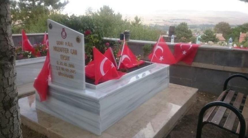 Şehitler İ&ccedil;in Mevlid-i Şerif Okutulup 2 Bin Bayrak Dağıtıldı