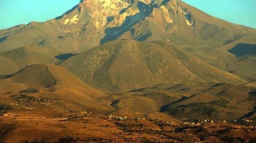 Extreme Heat Melts Years-Old Snow In Touristic Mount Erciyes In September