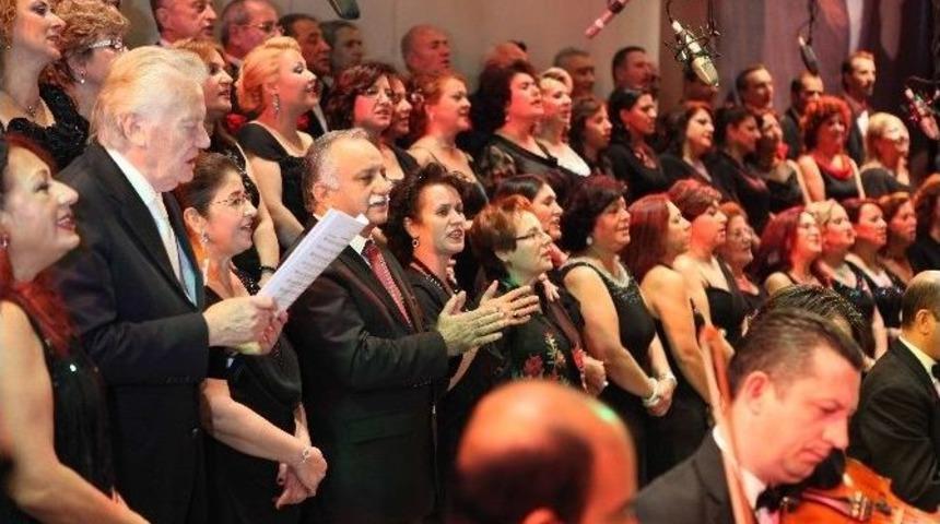 Bayraklı Belediye Korosu Ekip Arkadaşlarını Arıyor