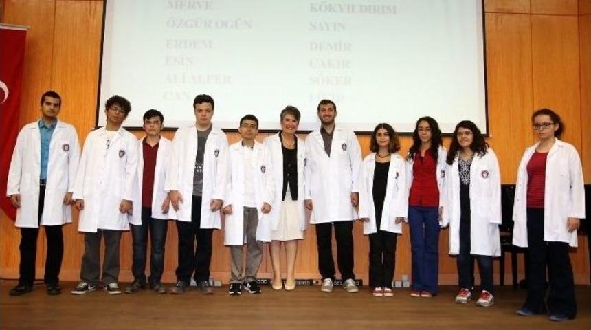 &Ccedil;&uuml;&rsquo;de 268 Doktor Adayı Beyaz &Ouml;nl&uuml;klerini Giydi