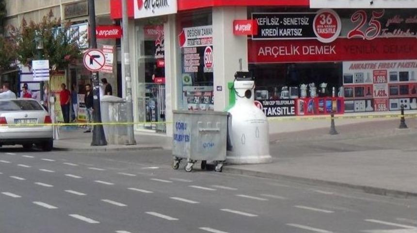 Atık Şişe Varilinin &Uuml;zerinde Ş&uuml;pheli &Ccedil;anta Paniği