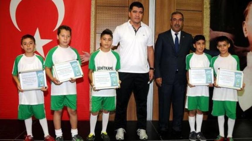 Gaziantep&rsquo;Te Yaz Spor Okulunu Bitiren 4 Bin 236 &Ouml;ğrenciye Sertifika