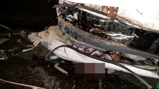Afyonkarahisar’da Trafik Kazası: 1 Ölü, 1 Yaralı