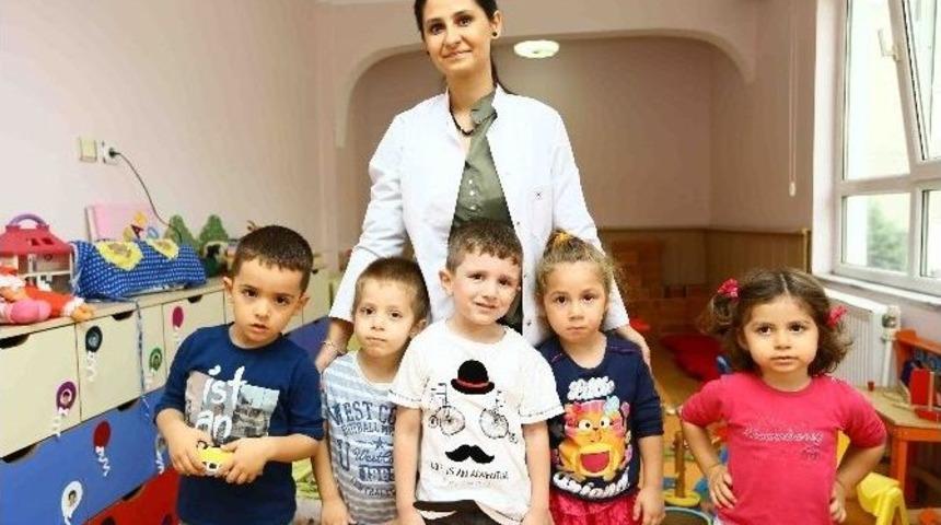 Anneler İşe &Ccedil;ocuklar Kreşe