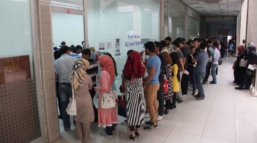 &Ouml;ğrencilerden &Uuml;cretsiz Kart Başvurusuna Yoğun İlgi