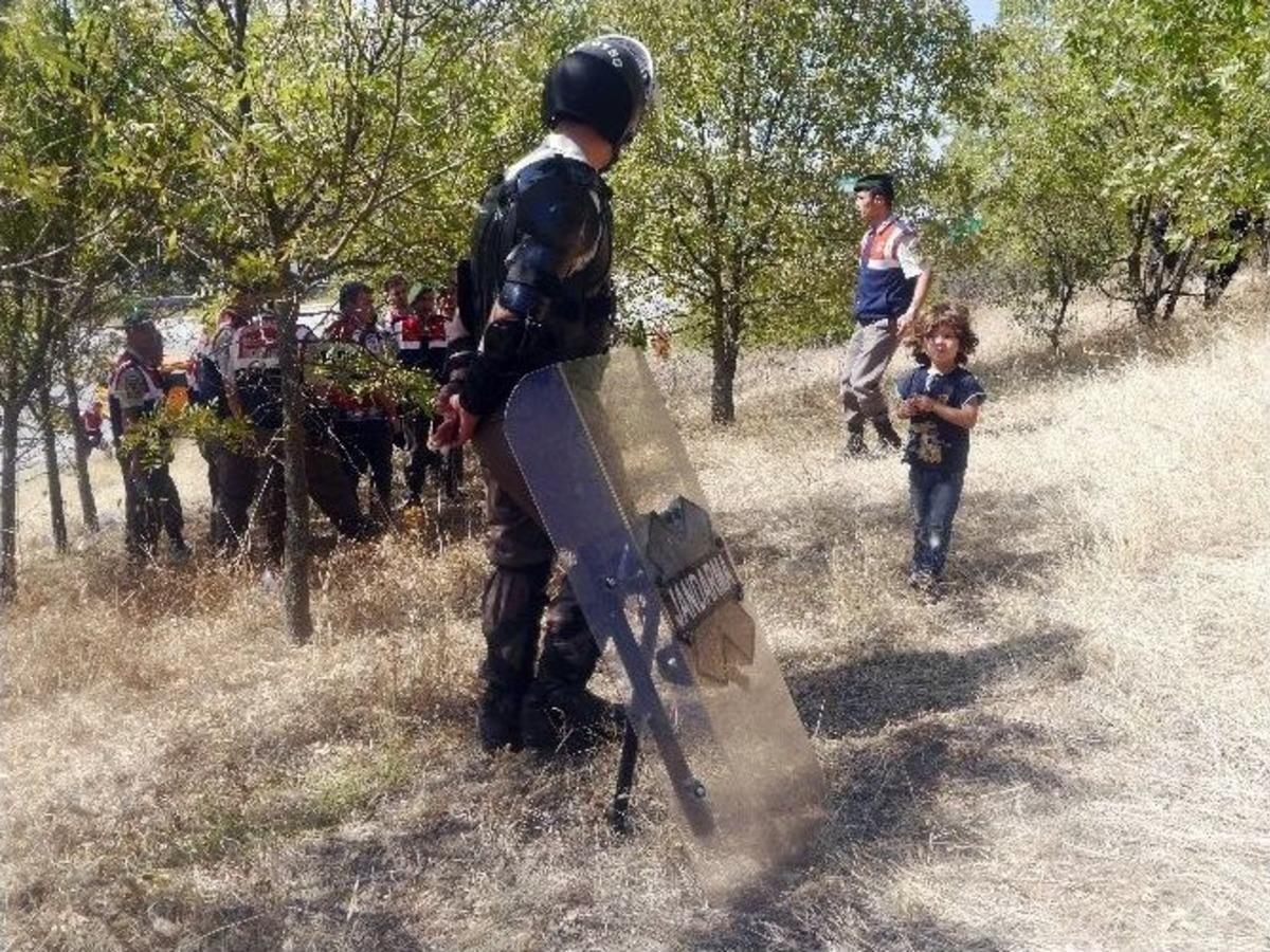 Suriyelilerin Edirne&rsquo;ye Y&uuml;r&uuml;yerek Gelişleri Artarak Devam Ediyor