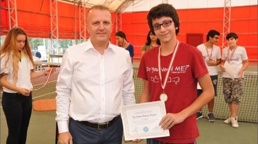 Başarılı Tenis&ccedil;iler Sertifikalarını Aldı