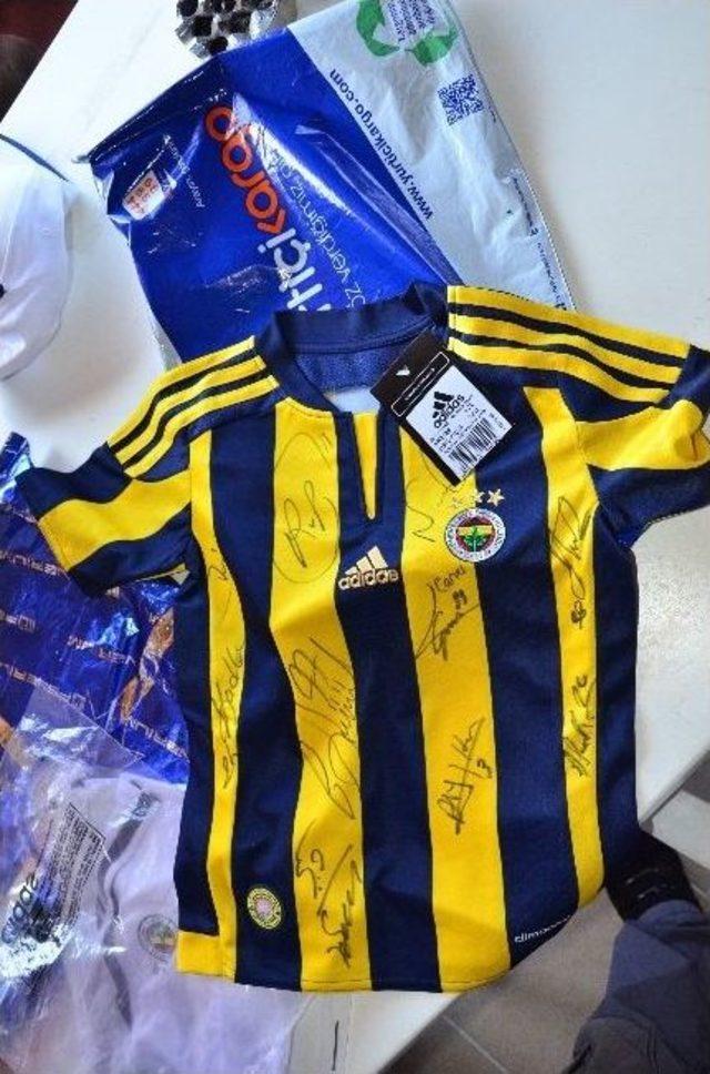 Şehit Polisin Yeğenine Fenerbahçe’den Anlamlı Hediye