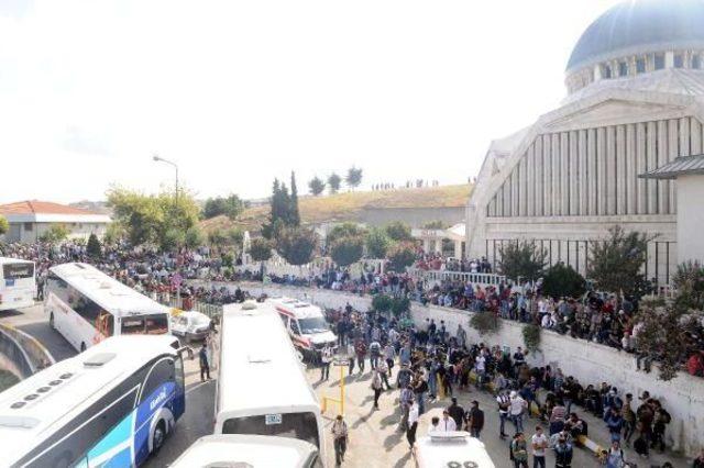 Suriyeli Çocuklardan Polislere Çiçek