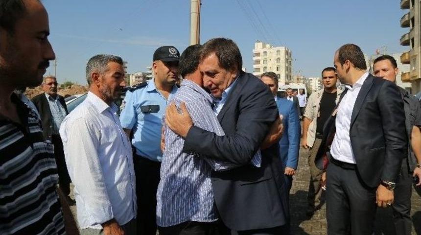 Şanlıurfa Valisi K&uuml;&ccedil;&uuml;k Şehit Polisin Taziyesine Katıldı