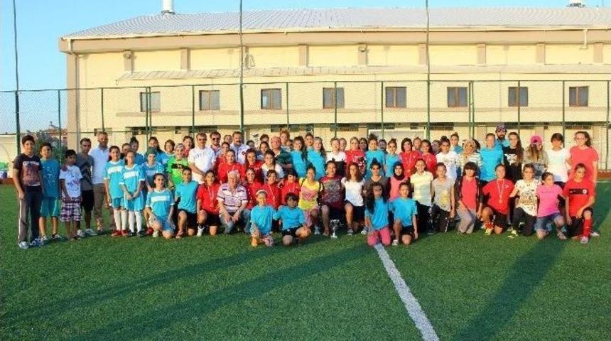 Karaman&rsquo;da Gazi &Ccedil;alışkan Bayan Futbol Turnuvası &Ouml;d&uuml;l T&ouml;reni