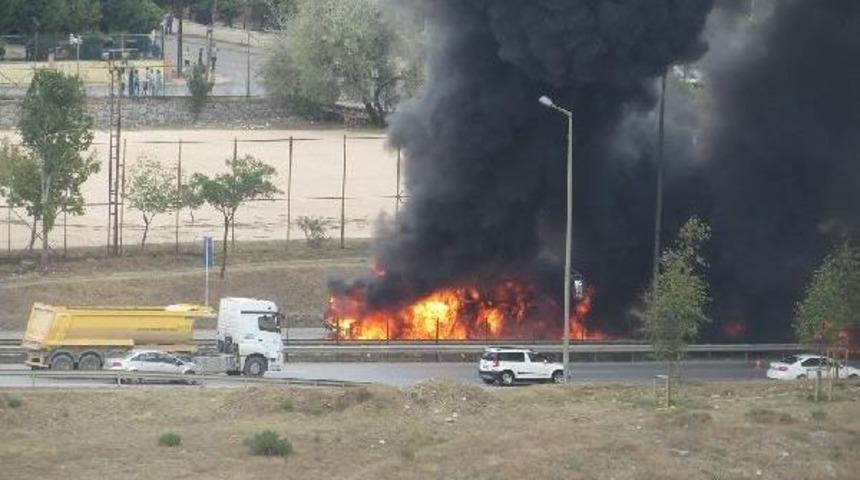 Beton Pompası Taşıyan Kamyon Işte B&ouml;yle Yandı...