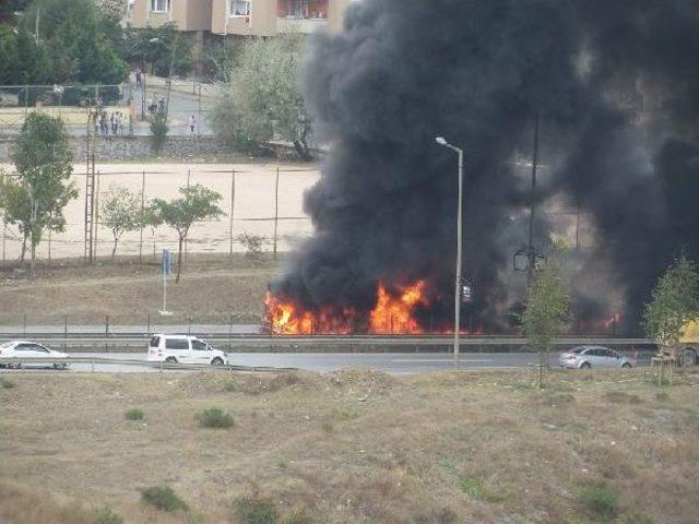 Beton Pompası Taşıyan Kamyon Işte B&ouml;yle Yandı... 1