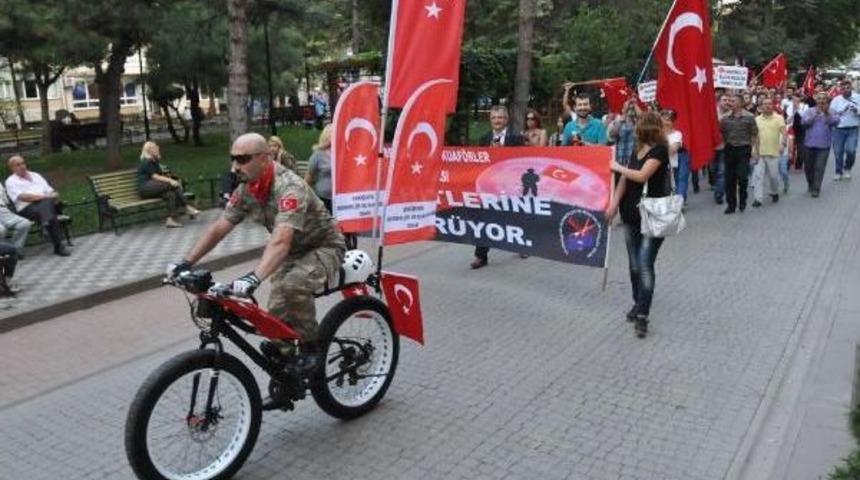 Eskişehir'de Berber Ve Kuaf&ouml;rler Şehitler I&ccedil;in Y&uuml;r&uuml;d&uuml;