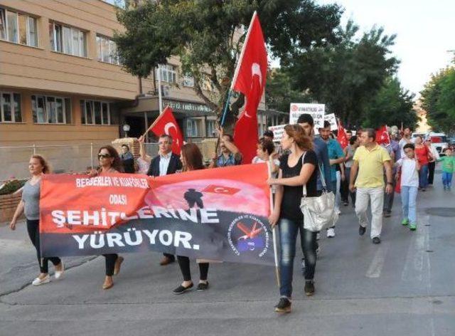 Eskişehir'de Berber Ve Kuaförler Şehitler Için Yürüdü