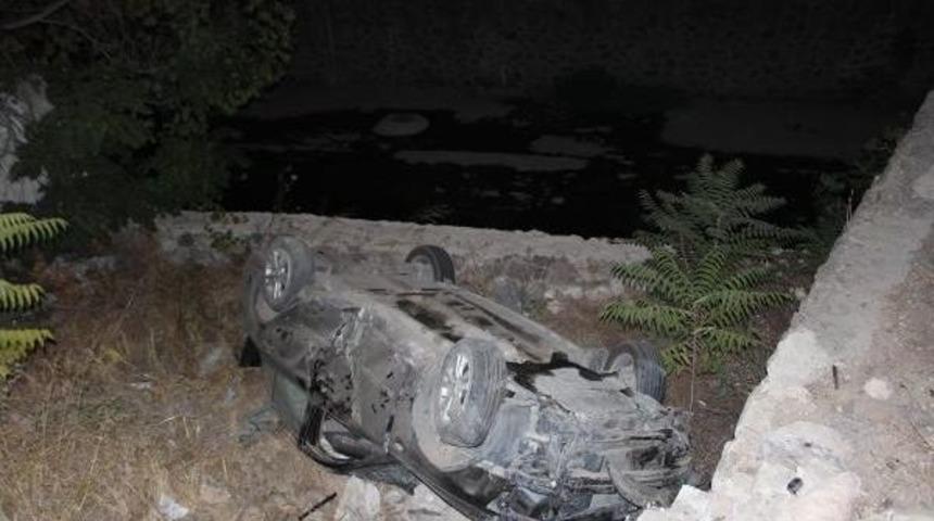 Otomobil Şarampole Devrildi: 1 Yaralı