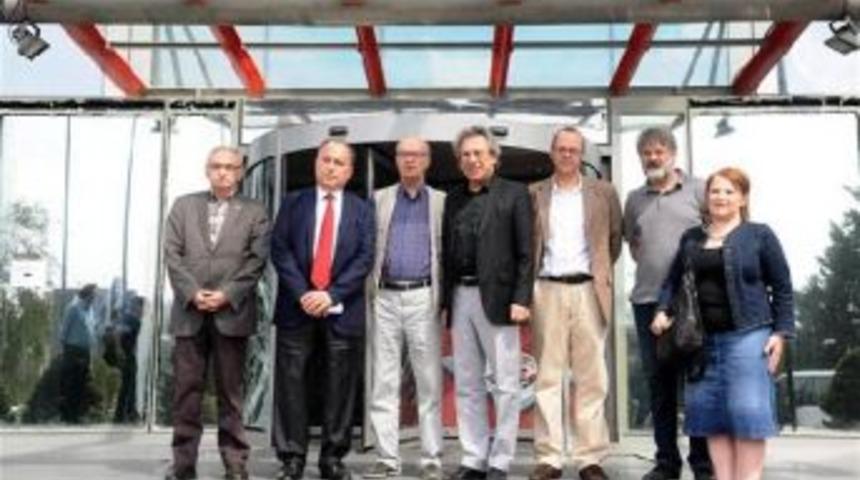 National Press Bodies Condemn Attack On Daily H&uuml;rriyet