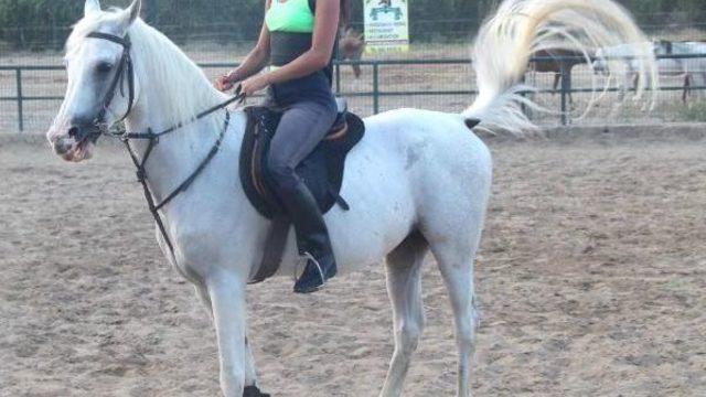 Rus Kraliçe Adayı Binicilikte Kariyer Hedefliyor