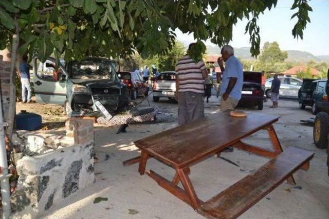 Hafif Ticari Ara&ccedil; Galeriye Daldı: 3 Yaralı 1