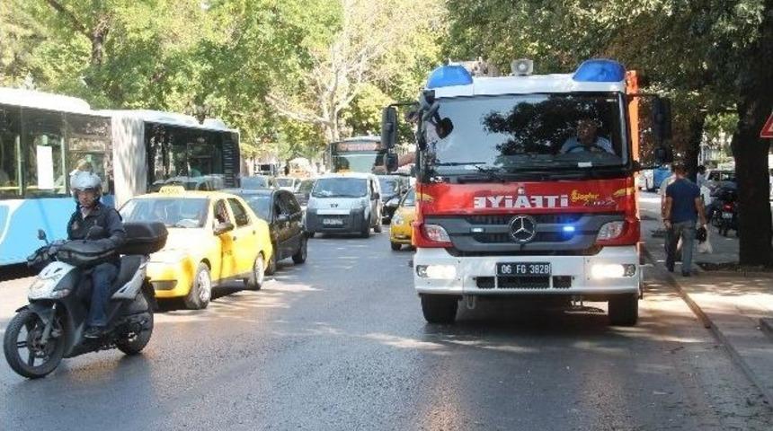 Otomobil Yayalara &Ccedil;arptı: 3 Yaralı