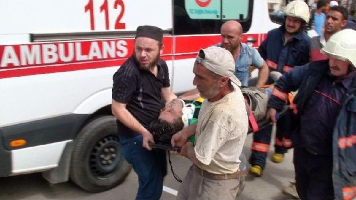 &Ccedil;ekmek&ouml;y&rsquo;de İnşaatta G&ouml;&ccedil;&uuml;k: 3 Yaralı
