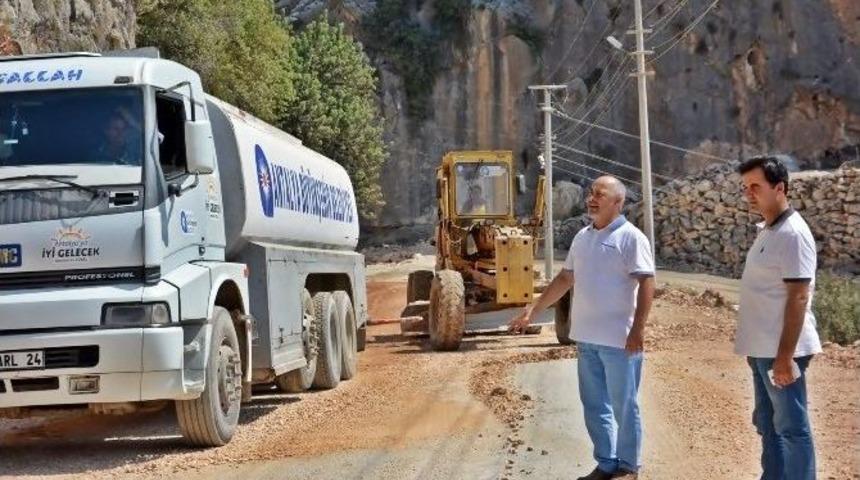 Demre&rsquo;nin En Uzak Mahallelerinin Yolları Asfaltlandı