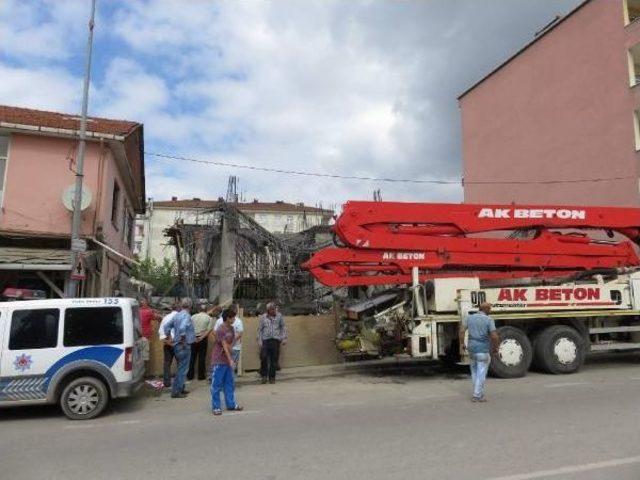 &Ccedil;ekmek&ouml;y de Inşaatta &Ccedil;&ouml;kme; 3 Yaralı 2