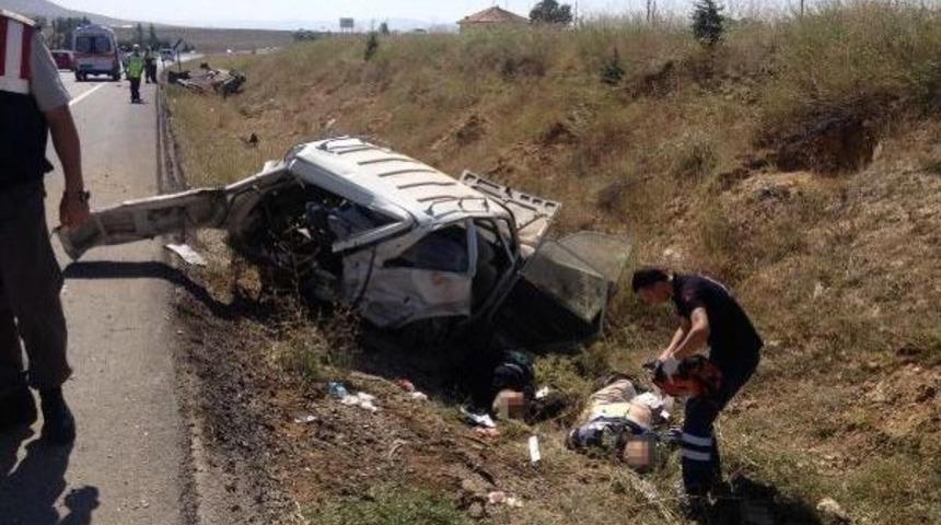 Ak Parti Milletvekili Bilgi&ccedil; Kaza Yaptı; 2 &Ouml;l&uuml;, 6 Yaralı