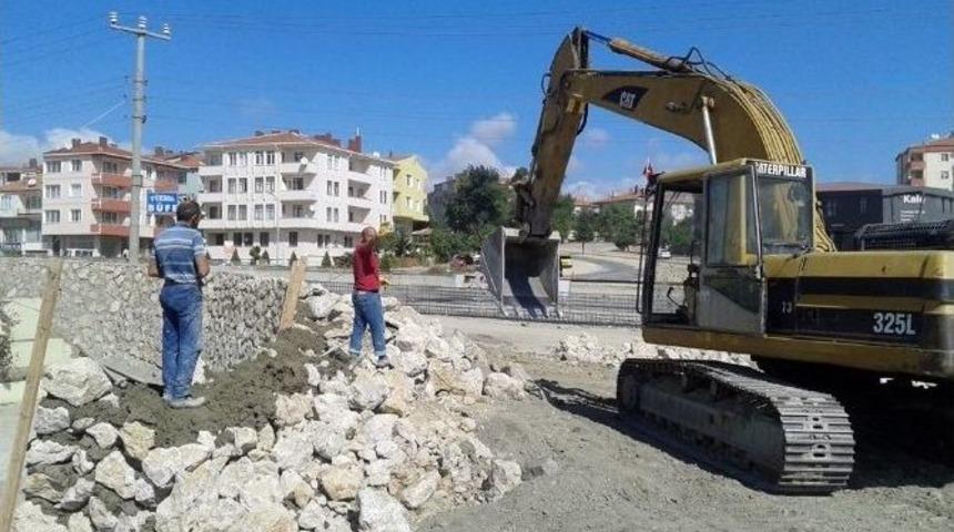 Şantiyeyi Basan 2 Kadın, G&ouml;revliye Baltayla Saldırdı