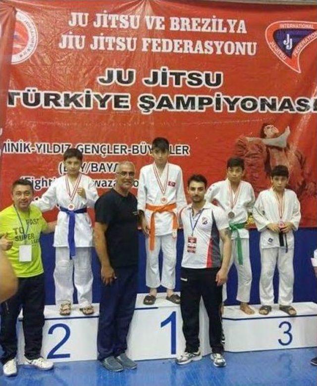 Jiu-jitsu’da 14 Altın Madalya