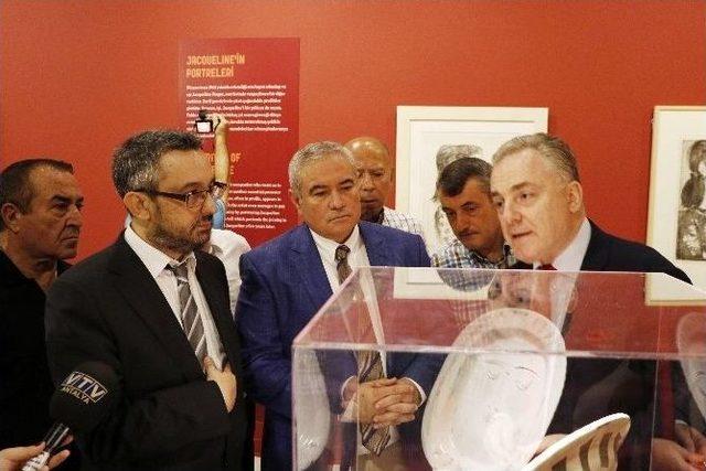 Aks’de Picasso Ve Ara Güler Sergisi Açıldı