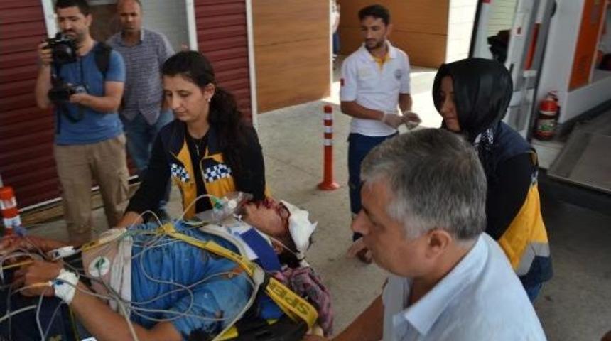 Fabrika &Ccedil;atısından D&uuml;şen Iş&ccedil;i Yaralandı