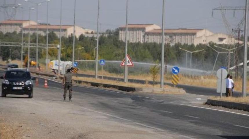 Diyarbakır'da &Ouml;zel Harekat Şube M&uuml;d&uuml;rl&uuml;ğ&uuml;'ndeki Patlama Heyecan Yarattı (2)