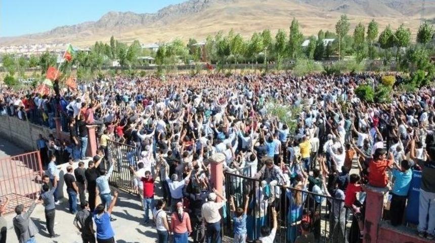 Van&rsquo;da &Ccedil;ıkan Olaylarda Hayatını Kaybeden Şahıs Toprağa Verildi