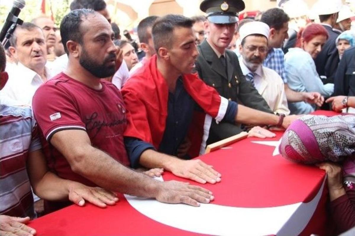 Hataylı Şehit G&ouml;zyaşları Arasında Toprağa Verildi