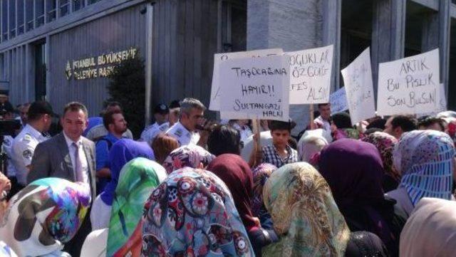 Kadınlar Toz Bezleriyle Isyan Etti: Tozdan &Ouml;lmek Istemiyoruz 3