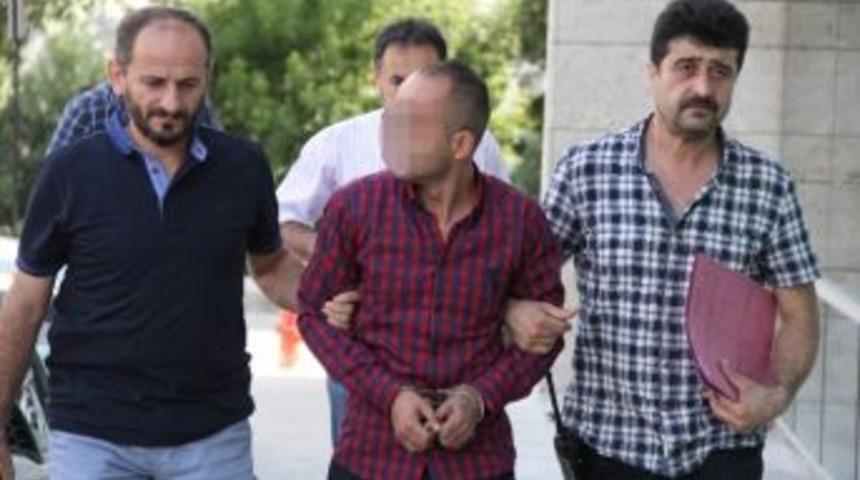 İyilik Olsun Diye Aracına Aldığı Genci Bı&ccedil;akladı