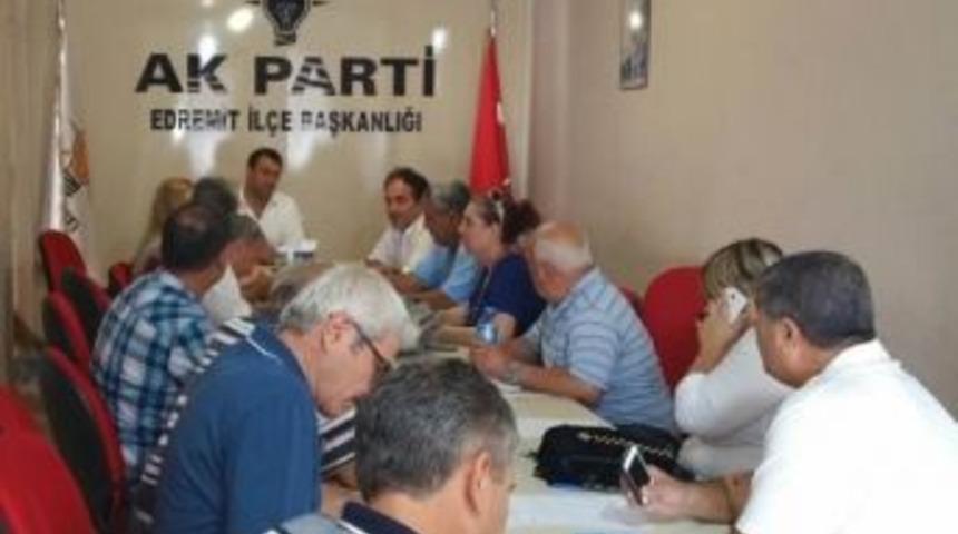 Edremit&rsquo;te Ak Parti Muhtarlarla Bir Araya Geldi