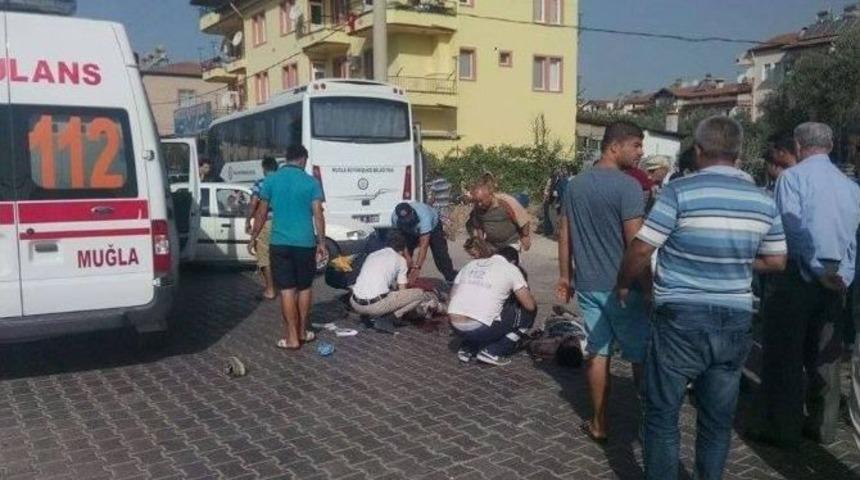 Motosiklet Geri D&ouml;n&uuml;ş&uuml;m Kamyonuna &Ccedil;arptı: 1 &Ouml;l&uuml;, 1 Yaralı