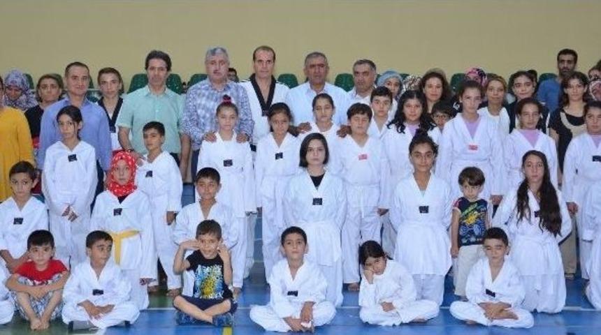Yeşilyurtspor Taekwondo Kul&uuml;b&uuml;&rsquo;nden 137 Sporcu Kuşak Terfi Sınavına Girdi