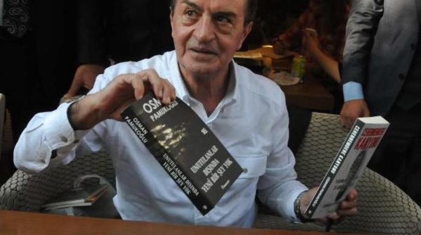Osman Pamukoğlu Eskişehir'e Kitaplarını Imzaladı