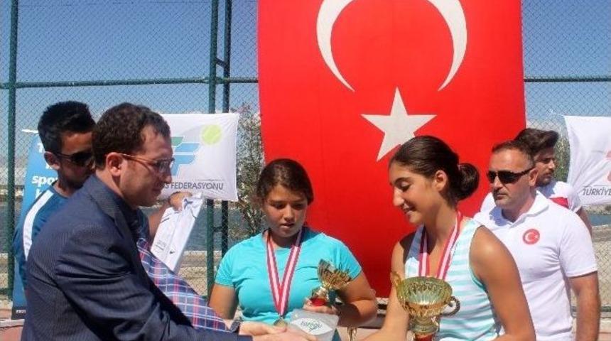 B&uuml;y&uuml;kşehir, Tenis&rsquo;in Yıldızlarını Ağırladı