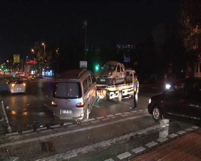 Vatan Caddesi'nde Trafik Kazası: 2 Yaralı