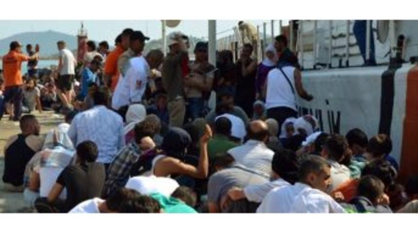 Aydın &Uuml;niversitesi Ekonomi B&ouml;l&uuml;m&uuml; Başkanı Aybar: "m&uuml;lteciler, D&uuml;ş&uuml;k &Uuml;cretli İş G&uuml;c&uuml;"