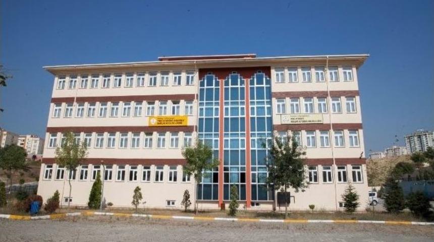 K&uuml;&ccedil;&uuml;k&ccedil;ekmece&rsquo;de Okullar Yeni Eğitim &Ouml;ğretim Yılına Hazır