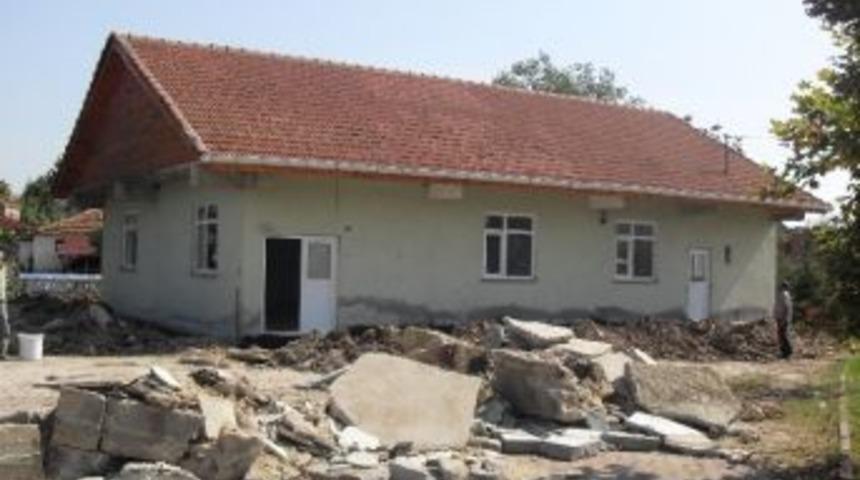 İzmit Belediyesi K&ouml;yde &Ccedil;alışma Yapıyor