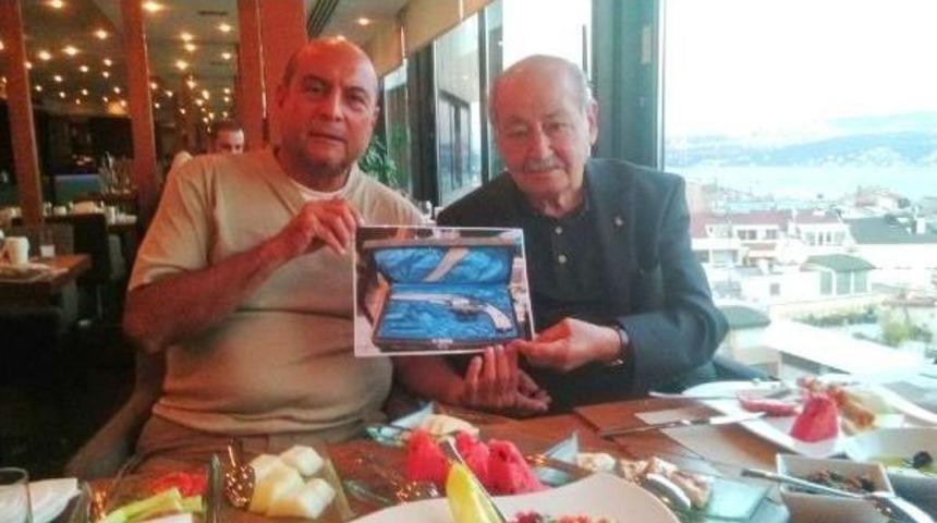 S&uuml;leyman Seba'nın 60 Yıllık Kadim Dostu Ve Sırdaşı Olarak Bilinen Mesut Arda, Efsane Başkanın &Ouml;nemli Eşyalarının Kayıp Olduğunu &Ouml;ne S&uuml;rerek Varislerine Seslendi: