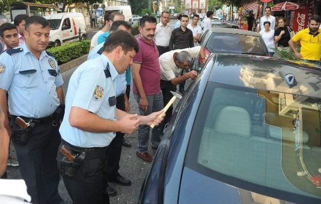 Annesinin Araçta Bıraktığı Çocuğu Polis Kurtardı