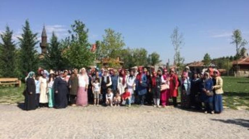 Pursaklarlı Hanımlar &rsquo;altın K&ouml;y&rsquo;&uuml; Gezdi