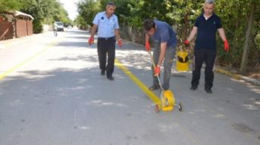 Kartepe Zabıtası Pazar Yerlerini D&uuml;zenliyor